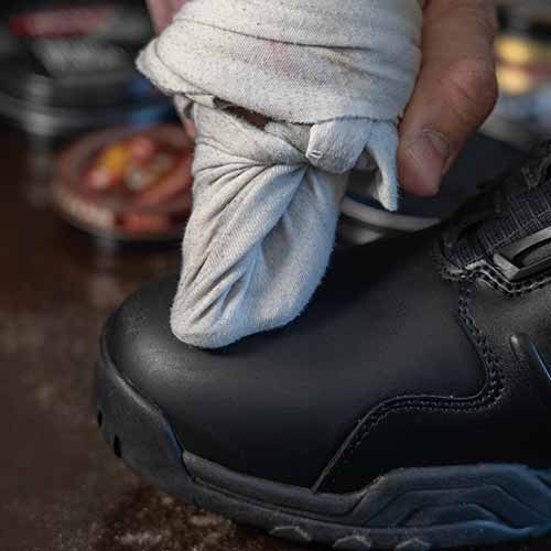 How to clean your dirty tactical boots - Blauer