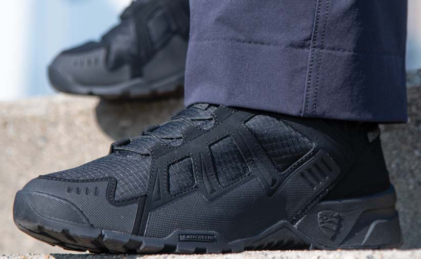 Blauer Crush Boot